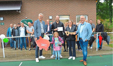 Eigenes Umkleidegebäude für Mädchen und Damen